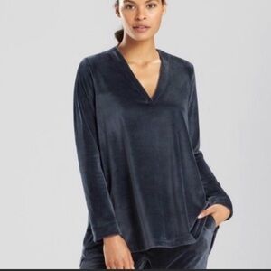 Natori velour V neck cozy sweatshirt tunic top EUC